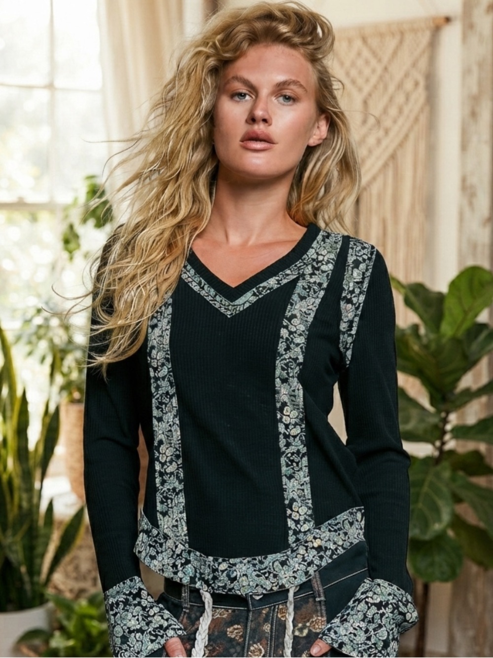 💕NEW! POL Floral Trim Black V-Neck Long Sleeve Top
